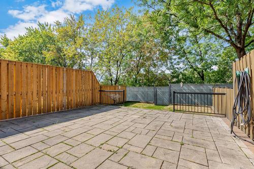 Cour - 4439 Boul. Décarie, Montréal (Côte-Des-Neiges/Notre-Dame-De-Grâce), QC 