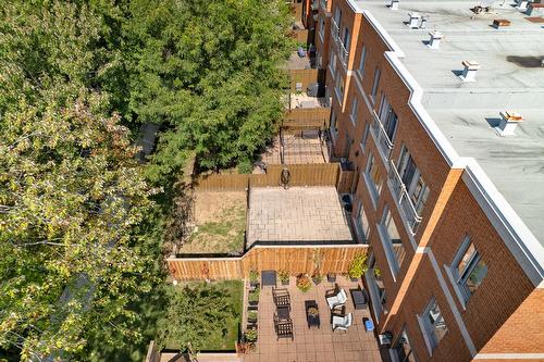 Cour - 4439 Boul. Décarie, Montréal (Côte-Des-Neiges/Notre-Dame-De-Grâce), QC 