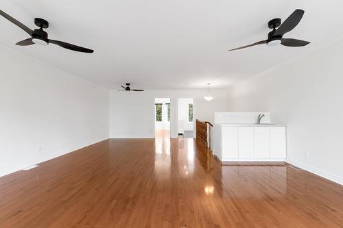 Salle familiale - 4439 Boul. Décarie, Montréal (Côte-Des-Neiges/Notre-Dame-De-Grâce), QC 