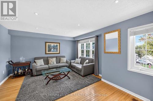 12B - 51 Northern Heights Drive, Richmond Hill, ON - Indoor Photo Showing Living Room