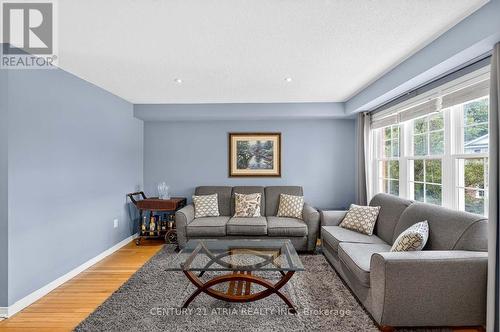 12B - 51 Northern Heights Drive, Richmond Hill, ON - Indoor Photo Showing Living Room