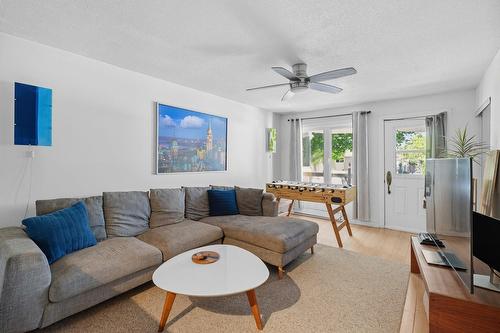 Salon - 11 Rue Rousseau, Gatineau (Gatineau), QC - Indoor Photo Showing Living Room