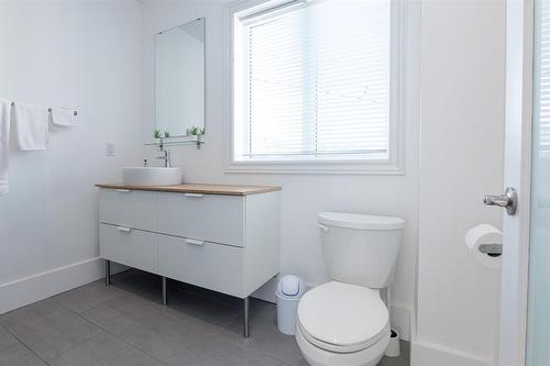 347 Dubuc Street, Winnipeg, MB - Indoor Photo Showing Bathroom