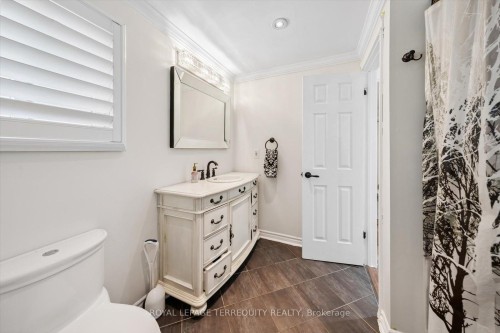 1825 Hyde Mill Crescent, Mississauga, ON - Indoor Photo Showing Bathroom