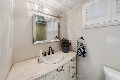 1825 Hyde Mill Crescent, Mississauga, ON - Indoor Photo Showing Bathroom