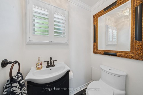 1825 Hyde Mill Crescent, Mississauga, ON - Indoor Photo Showing Bathroom