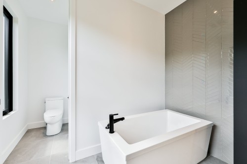 Salle de bains attenante à la CCP - 52 Ch. De La Rivière, Piedmont, QC - Indoor Photo Showing Bathroom