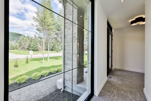 Hall d'entrée/Vestibule - 52 Ch. De La Rivière, Piedmont, QC -  Photo Showing Other Room