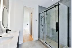 Salle de bains attenante à la CCP - 