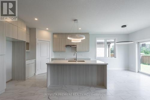 316 Stathis Boulevard, Sarnia, ON - Indoor Photo Showing Kitchen