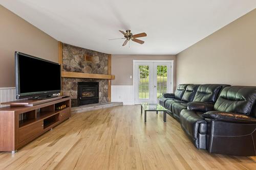 Living room - 30 Ch. Des Cavernes, Cantley, QC - Indoor Photo Showing Living Room With Fireplace