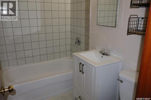 505 3Rd Avenue E, Assiniboia, SK - Indoor Photo Showing Bathroom