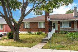 580 Rue Fraser  Montréal (Saint-Laurent), QC H4M 1Z2