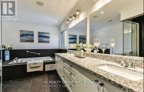 47 Philips Lake Court, Richmond Hill, ON - Indoor Photo Showing Bathroom