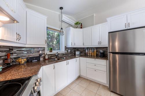 Kitchen - 185 Rue Roger-Vanier, Venise-En-Québec, QC - Indoor Photo Showing Kitchen
