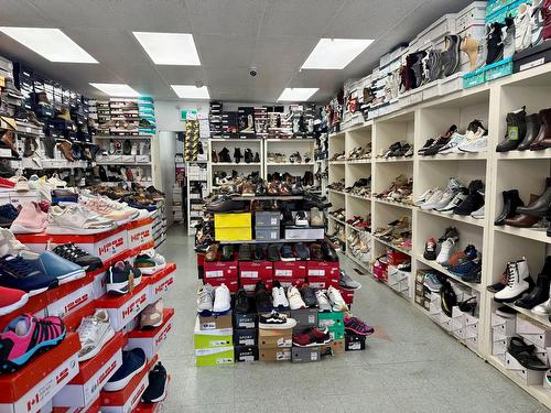 Commerce - 4801  - 4817 Rue Wellington, Montréal (Verdun/Île-Des-Soeurs), QC - Indoor With Storage
