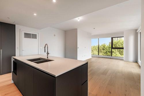 Dining room - 703-1000 Rue André-Prévost, Montréal (Verdun/Île-Des-Soeurs), QC - Indoor Photo Showing Kitchen With Double Sink