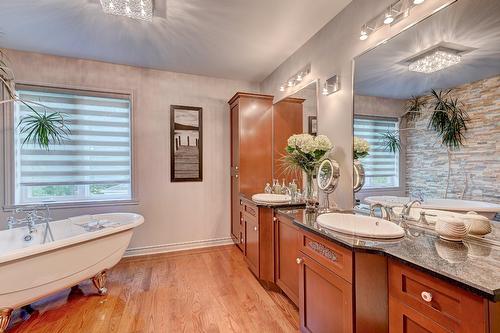 Salle de bains attenante à la CCP - 122 Rue Jean-De Ronceray, Carignan, QC - Indoor Photo Showing Bathroom