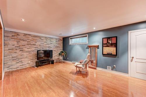 Salle de jeux - 122 Rue Jean-De Ronceray, Carignan, QC - Indoor