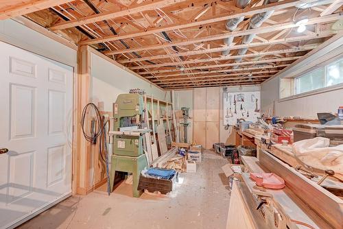 Atelier - 122 Rue Jean-De Ronceray, Carignan, QC - Indoor Photo Showing Basement