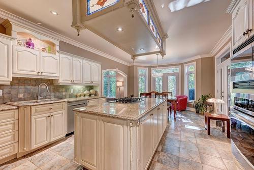 Cuisine - 122 Rue Jean-De Ronceray, Carignan, QC - Indoor Photo Showing Kitchen With Upgraded Kitchen