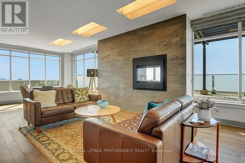 413 - 7 Marquette Avenue, Ottawa, ON - Indoor Photo Showing Living Room