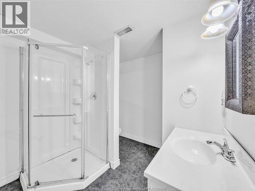 9 Ellis Road, Leamington, ON - Indoor Photo Showing Bathroom