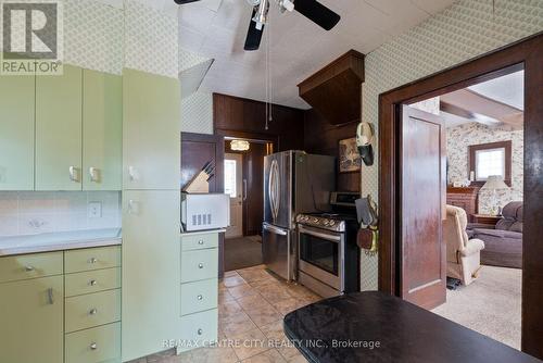 14 James Street, Strathroy-Caradoc (Nw), ON - Indoor Photo Showing Kitchen