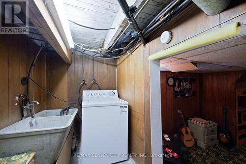 14 James Street, Strathroy-Caradoc (Nw), ON - Indoor Photo Showing Laundry Room