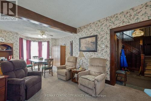 14 James Street, Strathroy-Caradoc (Nw), ON - Indoor Photo Showing Living Room