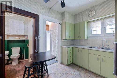 14 James Street, Strathroy-Caradoc (Nw), ON - Indoor Photo Showing Kitchen With Double Sink