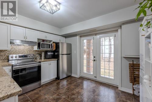 107 - 4013 Kilmer Drive, Burlington, ON - Indoor Photo Showing Kitchen