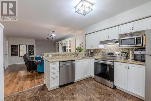 107 - 4013 Kilmer Drive, Burlington, ON - Indoor Photo Showing Kitchen