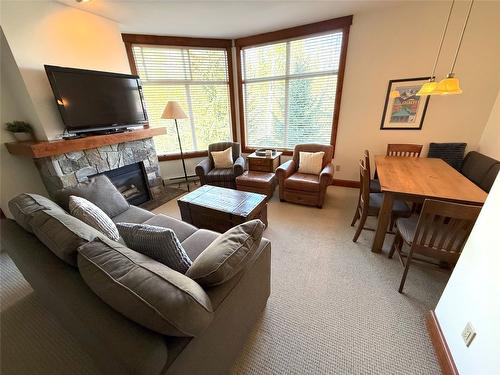534-4559 Timberline Crescent, Fernie, BC - Indoor Photo Showing Living Room With Fireplace