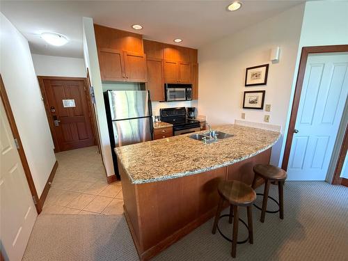 534-4559 Timberline Crescent, Fernie, BC - Indoor Photo Showing Kitchen With Double Sink