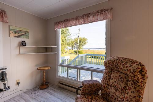 Salon - 49 Rue Des Chalets, Portneuf, QC - Indoor