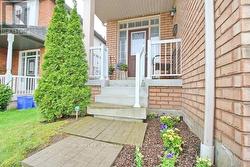 9 PRESLEY CRESCENT  Whitby, ON L1P 0A3