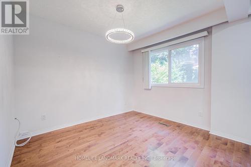 319 Hillside Drive, Mississauga, ON - Indoor Photo Showing Other Room