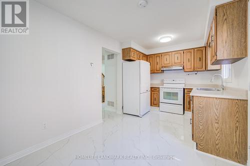 319 Hillside Drive, Mississauga, ON - Indoor Photo Showing Kitchen