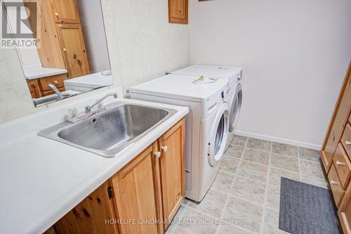 319 Hillside Drive, Mississauga, ON - Indoor Photo Showing Laundry Room