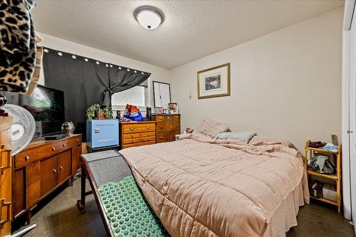 155 Langford Road, Kelowna, BC - Indoor Photo Showing Bedroom