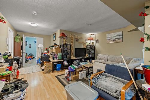 155 Langford Road, Kelowna, BC - Indoor