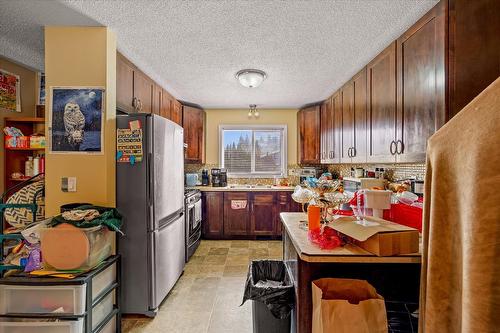 155 Langford Road, Kelowna, BC - Indoor Photo Showing Kitchen