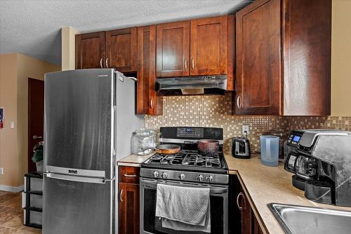 155 Langford Road, Kelowna, BC - Indoor Photo Showing Kitchen
