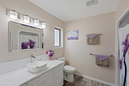31-1575 Springhill Drive, Kamloops, BC - Indoor Photo Showing Bathroom