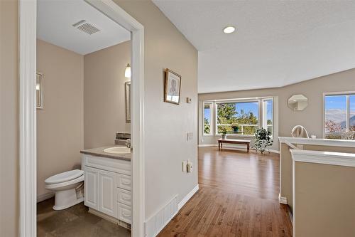 31-1575 Springhill Drive, Kamloops, BC - Indoor Photo Showing Bathroom
