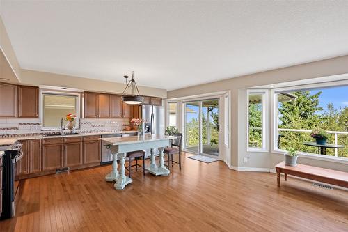 31-1575 Springhill Drive, Kamloops, BC - Indoor Photo Showing Kitchen