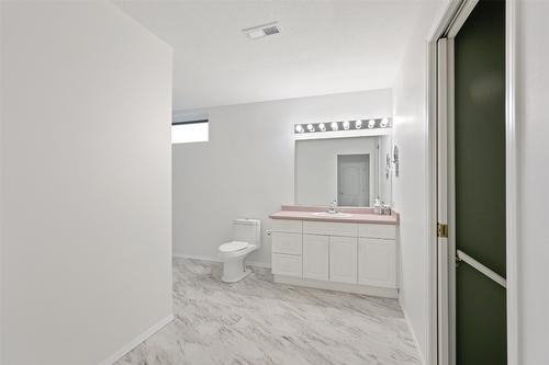 31-1575 Springhill Drive, Kamloops, BC - Indoor Photo Showing Bathroom