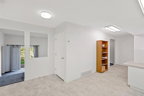 31-1575 Springhill Drive, Kamloops, BC - Indoor Photo Showing Other Room