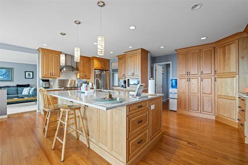 3285 Sundance Drive, West Kelowna, BC - Indoor Photo Showing Kitchen With Stainless Steel Kitchen With Upgraded Kitchen